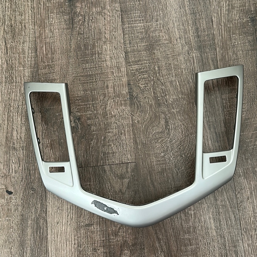 Chevy cruze ls 2011-2016 radio bezel vent part